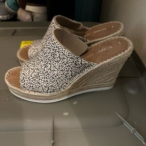 NWT TOMS size 8